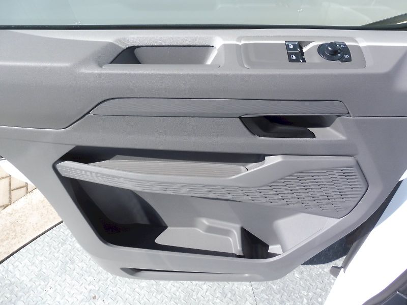 Volkswagen Caravelle (2026) DR 2,0 TDI 110kW - fotka 19 z 29