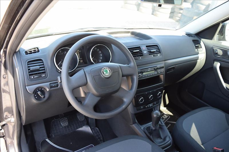 Škoda Yeti 1,2 TSI 77KW NÍZKÉ KM TAŽNÉ - fotka 16 z 47