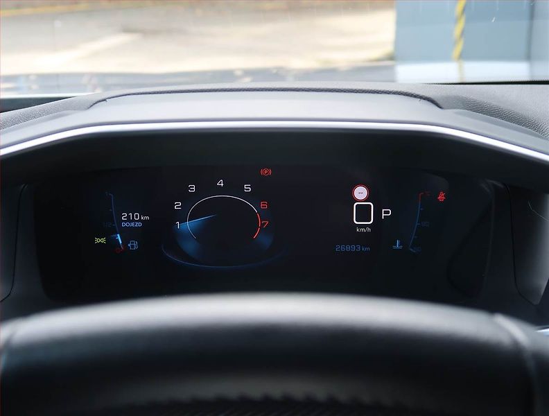 Peugeot 2008 (2023) 1.2 PureTech - fotka 11 z 25