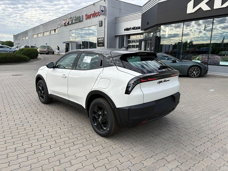 Alfa Romeo Junior (2026) 1.2 Turbo Hybrid 145k eDCT6 - fotka 5 z 16