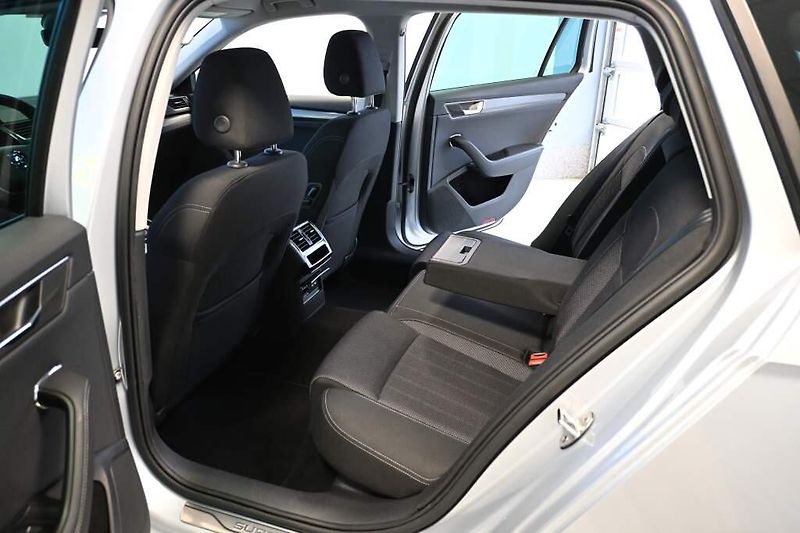 Škoda Superb (2024) 2.0 STYLE DSG LED Matrix ACC V - fotka 9 z 33
