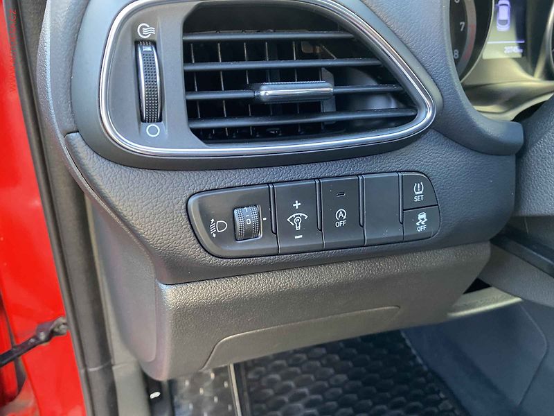 Hyundai i30 (2023) 1.5 DPi, 1.maj,ČR, servis - fotka 15 z 18