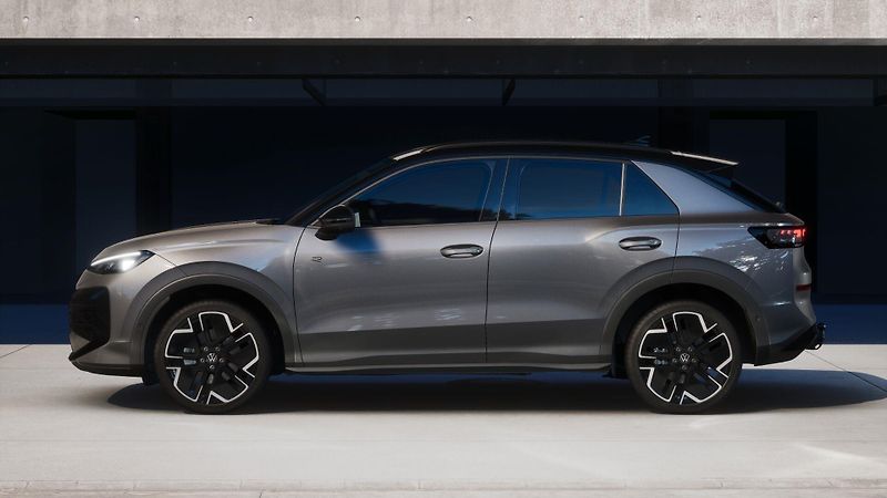 Volkswagen T-Roc R-Line 1,5 eTSI 110 kW 7DSG - fotka 2 z 9