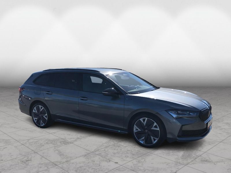 Škoda Superb Combi 2.0 TDi DSG 7st. SPORTLI - fotka 6 z 30