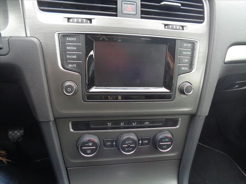 Volkswagen Golf 2,0   TDI - fotka 12 z 16