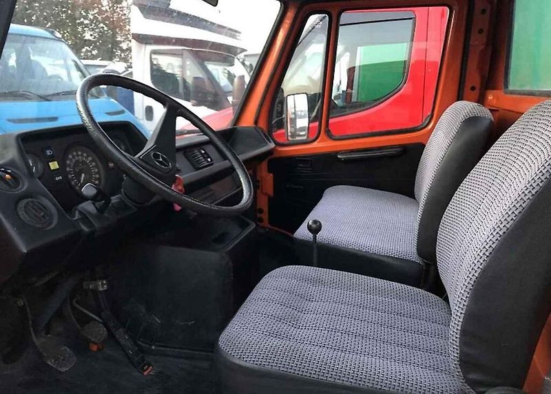 Mercedes-Benz 207D.