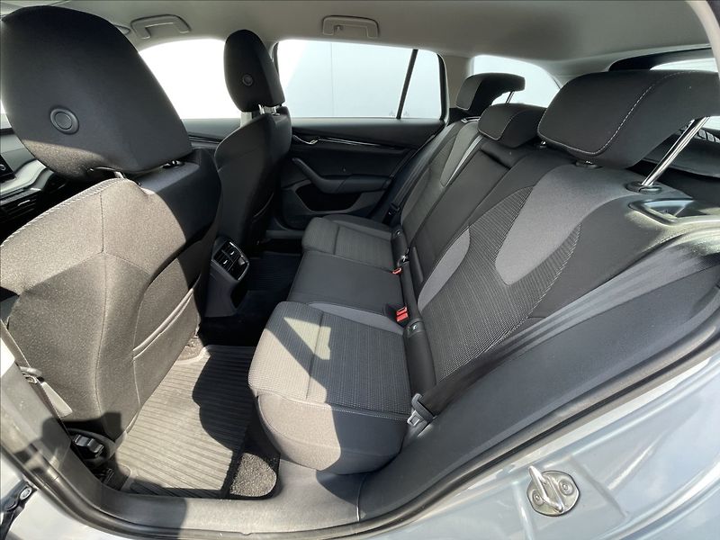 Škoda Octavia 2,0 TDI Combi Ambition Plus - fotka 15 z 22