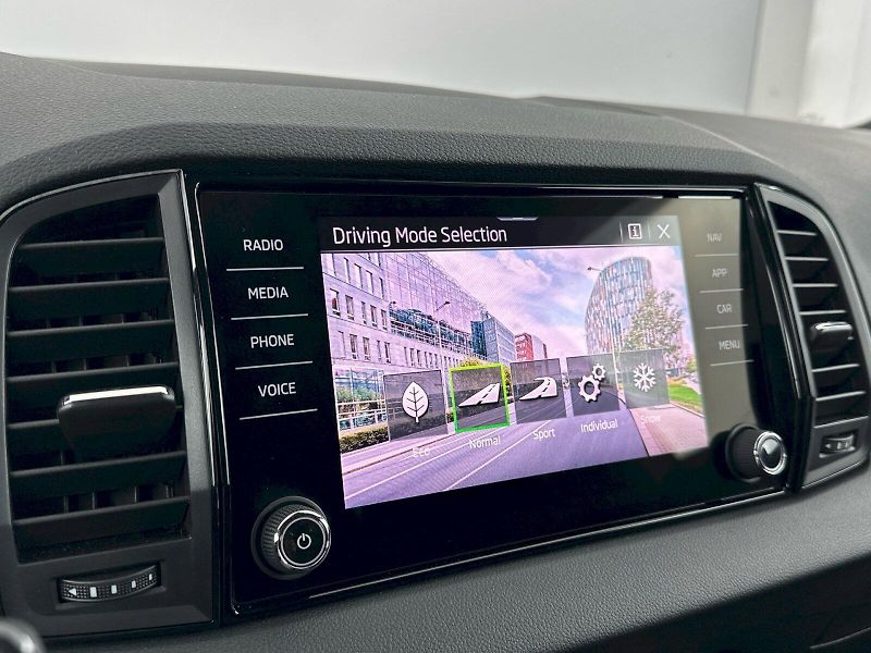 Škoda Karoq (2025) DSG 2.0TDI 110kW 4x4 SportLine - fotka 13 z 33