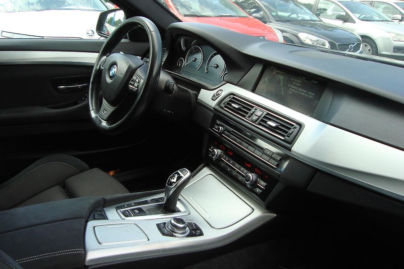 BMW Řada 5 (2013) 535d Xdrive,M-paket,S.kniha - fotka 44 z 73