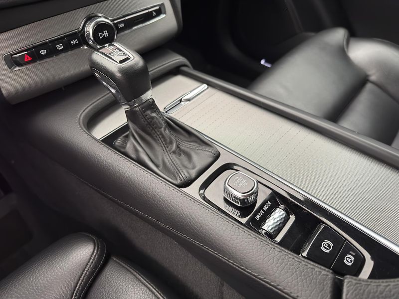 Volvo XC90 T6 AWD INSCRIPTION CZ 1.maj - fotka 28 z 47