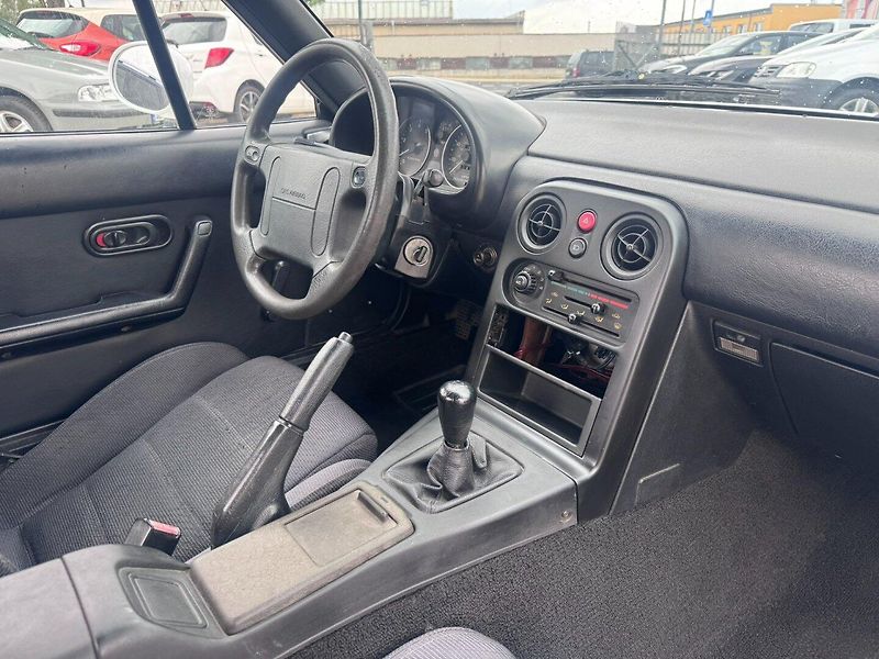 Mazda MX-5 (1990) NA 1,6i 85 KW MRKAČKA STK - fotka 40 z 47