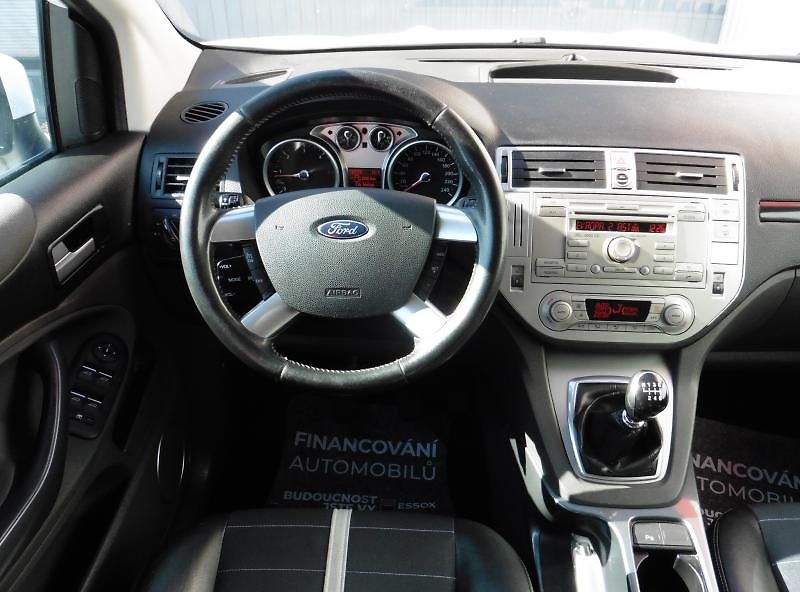 Ford Kuga 2,0 TDCi Titanium 4X4 - fotka 8 z 13