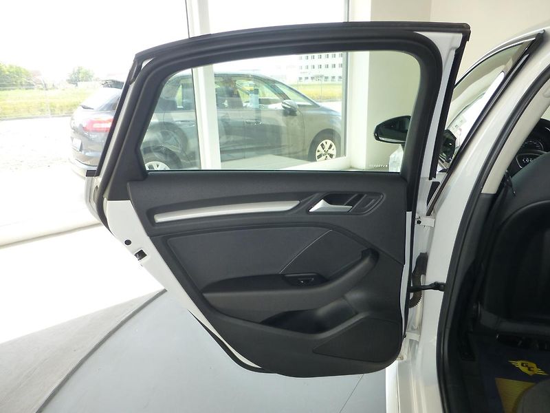 Audi A3 (2013) 2,0TDI-110KW**NAVIGACE**PARK.S - fotka 11 z 24