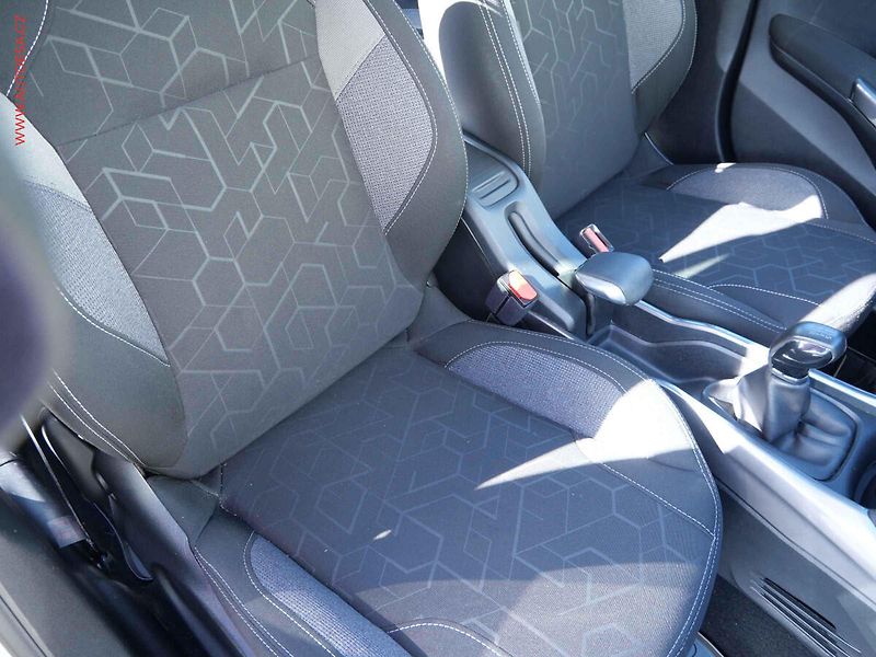 Peugeot 2008 (2017) 1.2 PT, ČR, Active - fotka 11 z 19