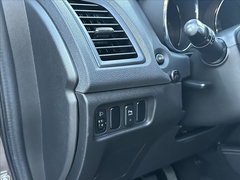 Mitsubishi ASX 1,6 117PS  Invite+ Audio - fotka 29 z 49
