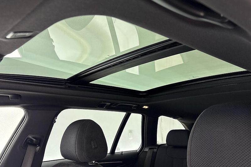 BMW Řada 5 530d xDrive - fotka 17 z 29