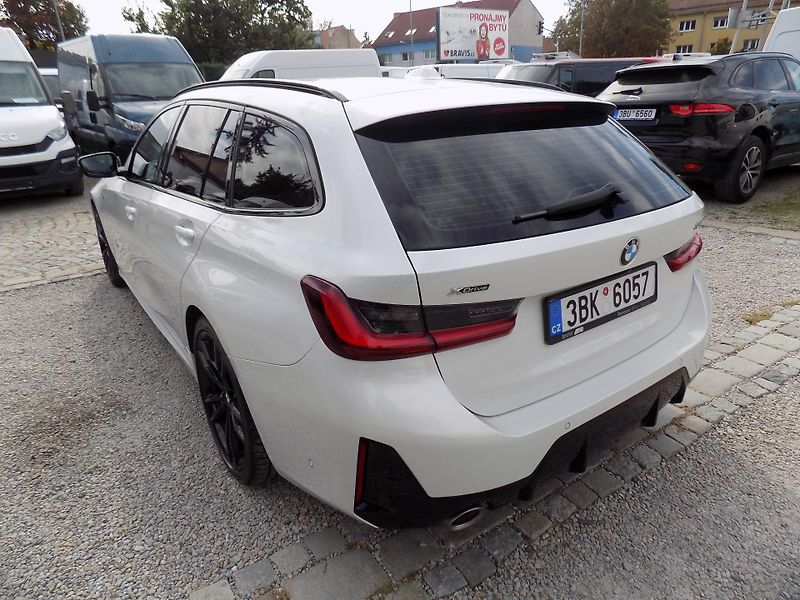 BMW Řada 3 330I 180 KW M SPORT XDRIVE - fotka 12 z 39