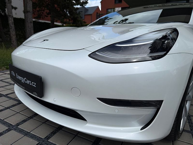 Tesla Model 3 Long Range AWD - fotka 5 z 38