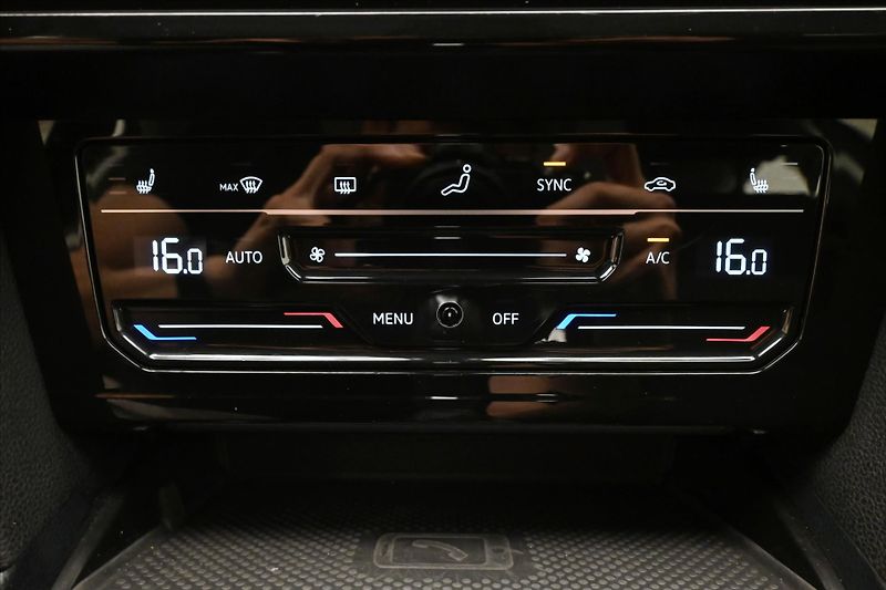 Volkswagen Passat 2,0 TDI 110kW DSG Business Zár - fotka 21 z 32