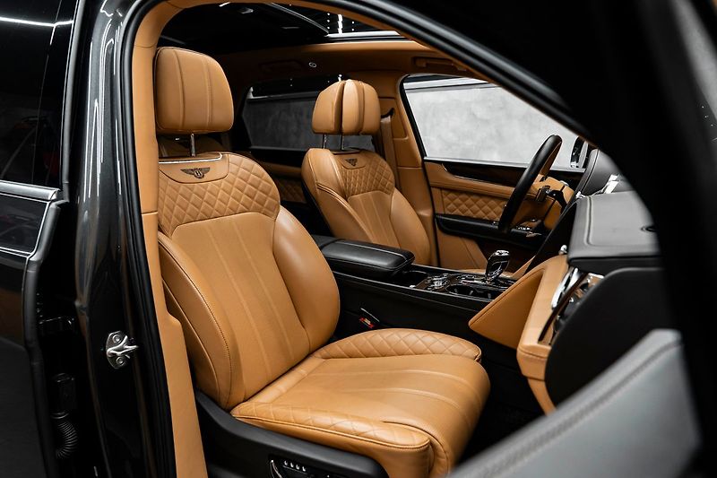 Bentley Bentayga - fotka 16 z 21