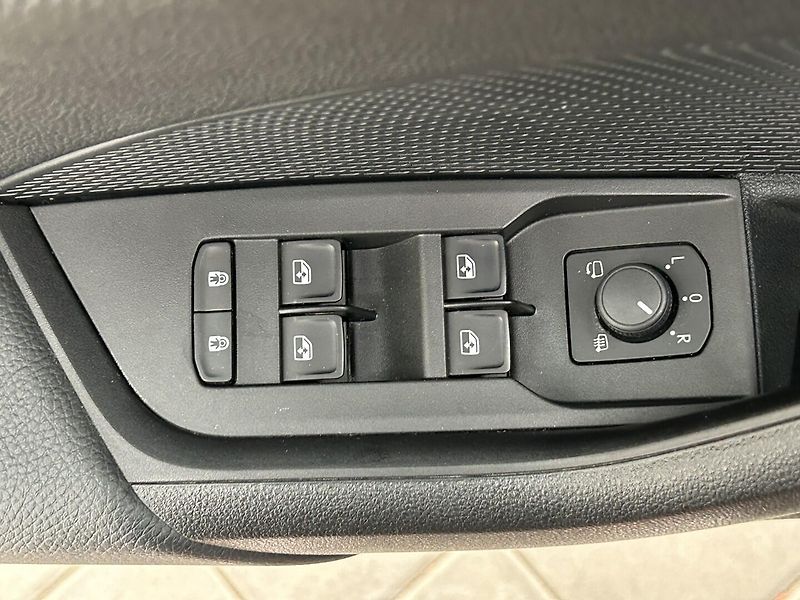 Škoda Octavia 2.0 TDI SportLine - fotka 18 z 29