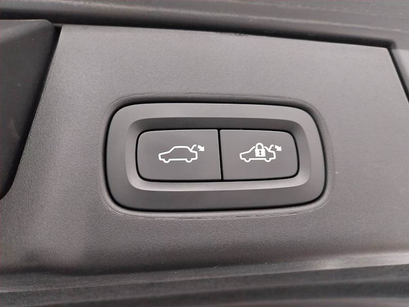 Volvo V90 (2019) T8 Twin Engine AWD - fotka 18 z 25