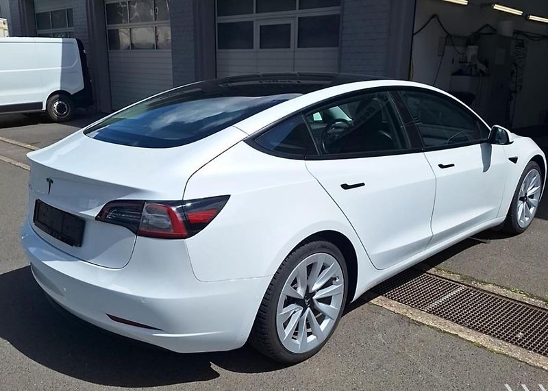 Tesla Model 3 (2021) Standard Range Plus - fotka 2 z 9