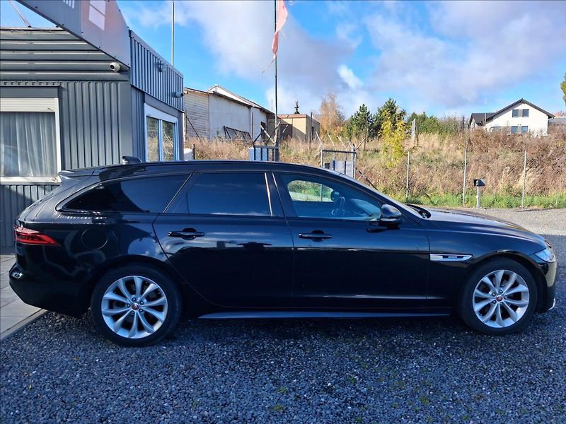 Jaguar XF 2,0 177kw, R-Sport - fotka 8 z 16