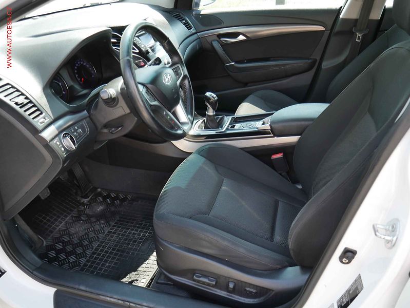 Hyundai i40 (2012) 1.7CRDI, ČR, AC, výhřev sed. - fotka 9 z 20