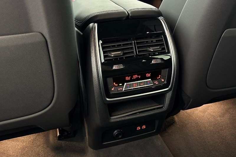 BMW X7 xDrive40d - fotka 27 z 29