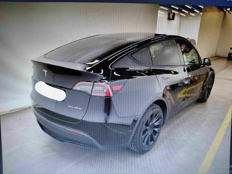 Tesla Model Y (2023) AWD Long Range     REZERVOVÁNO - fotka 4 z 10