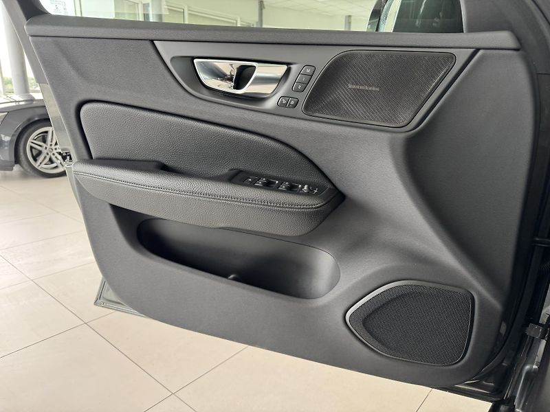 Volvo V60 T6 AWD*257kW*REZERVACE! - fotka 27 z 33