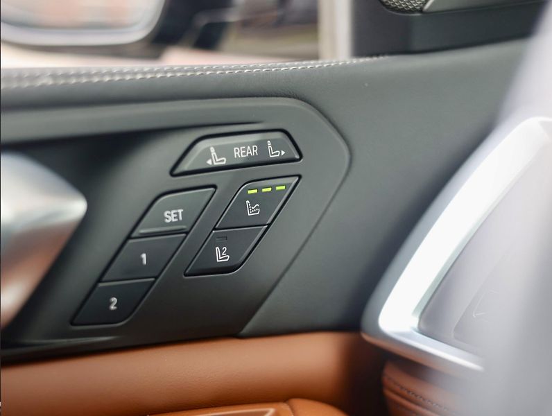 BMW X7 (2023) ALPINA XB7 4.4 V8 Skylounge - fotka 28 z 52