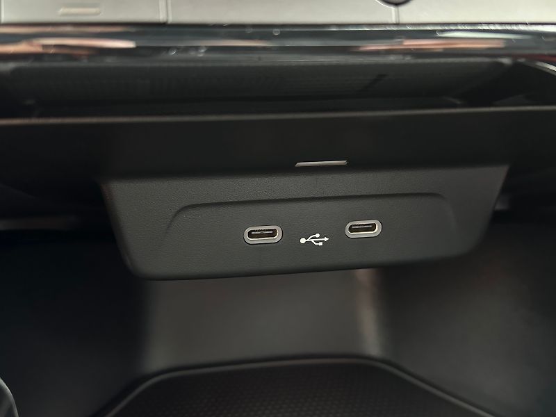 Škoda Fabia 1.0TSi 116PS Monte Carlo Bi-LE - fotka 32 z 37