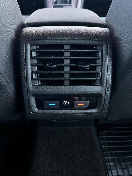 Volkswagen Golf 2.0TDI ACC LED Comfort - fotka 22 z 24