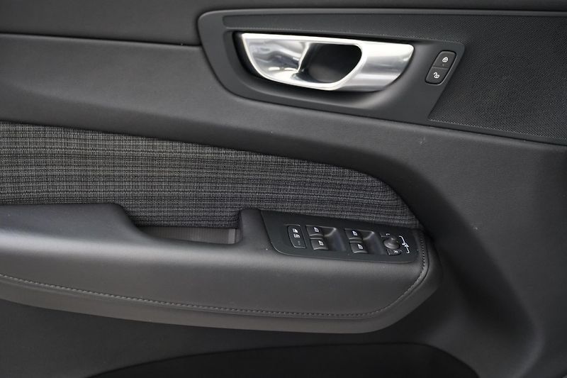Volvo XC60 - fotka 12 z 26