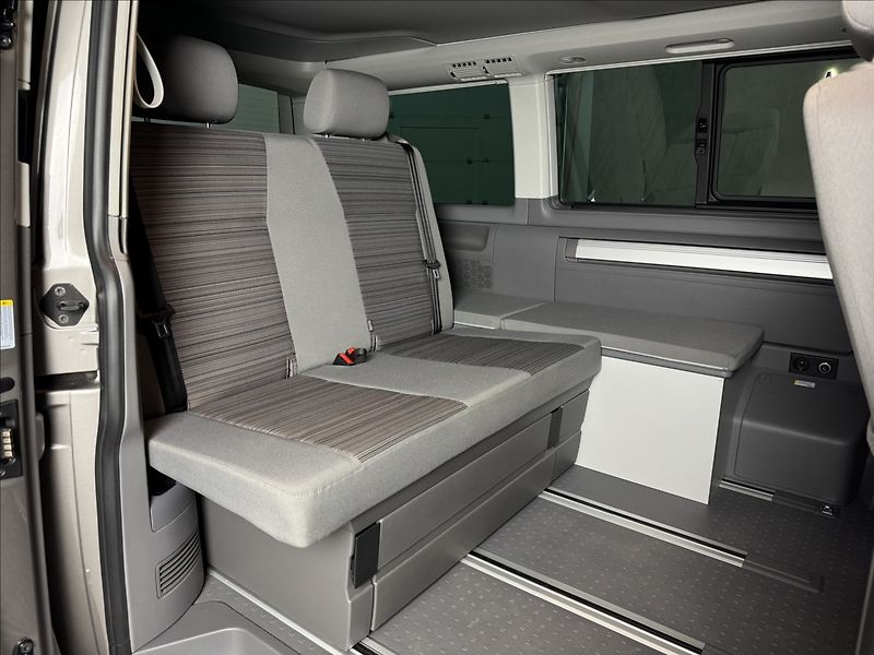 Volkswagen California 2,0 TDi  DSG Beach LED Assist - fotka 15 z 50