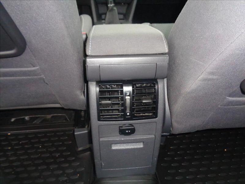 Volkswagen Touran 1,4 - fotka 17 z 19