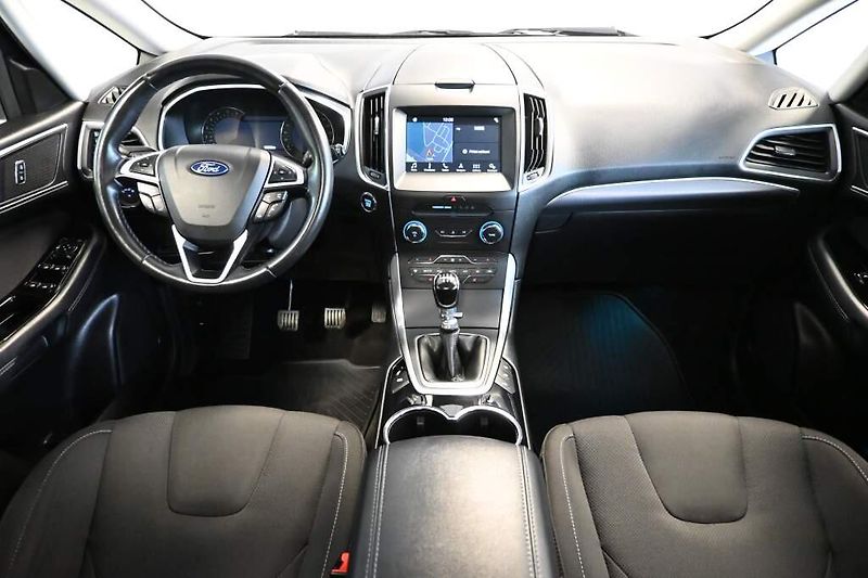 Ford S-MAX (2019) 2.0 TITANIUM LED Kamera ECOBLU - fotka 12 z 35