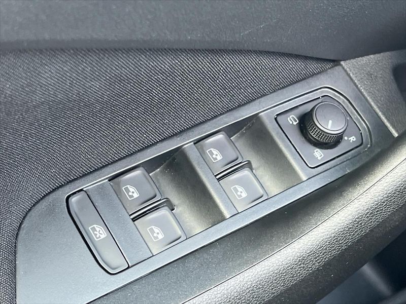 Škoda Kamiq 1,0 TSi 85kW SELECTION - fotka 20 z 24