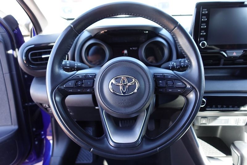 Toyota Yaris ZLEVNĚNO 1,5 HSD Comfort Style - fotka 17 z 28