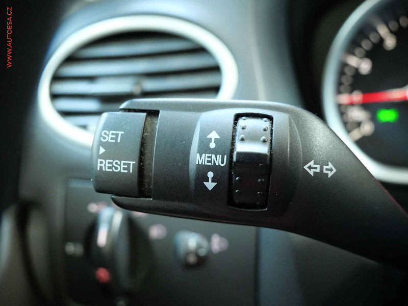 Ford Focus (2008) 1.6i, AC, temp - fotka 15 z 18