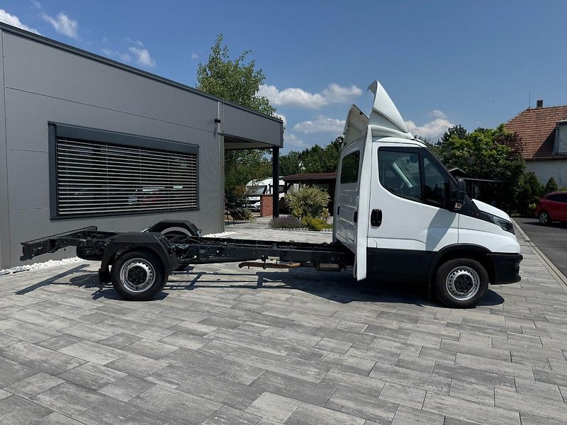 Iveco Daily (2024) 2,3 JTD 115 KW 35S16 - fotka 4 z 18