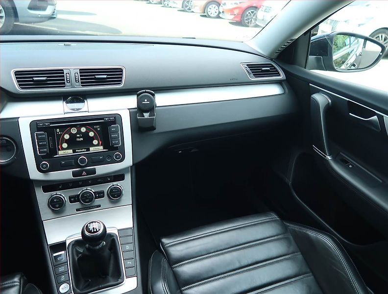 Volkswagen Passat (2012) Highline 2.0 TDI, Navi - fotka 8 z 16