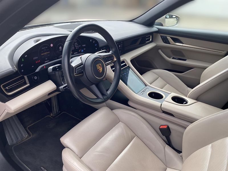Porsche Taycan Taycan 4S - fotka 13 z 25