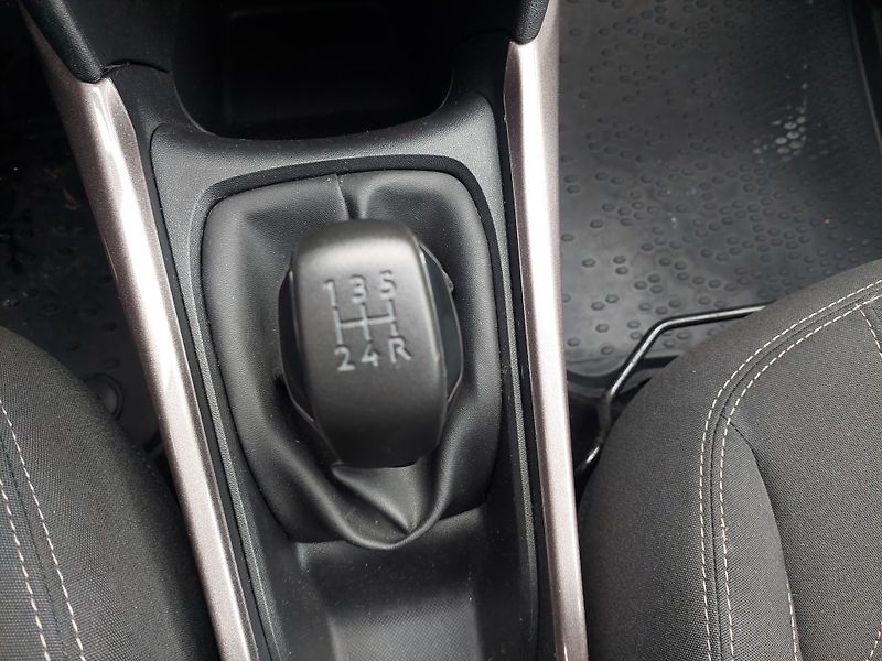 Peugeot 2008 (2015) 1.2-81kW THP - fotka 14 z 38