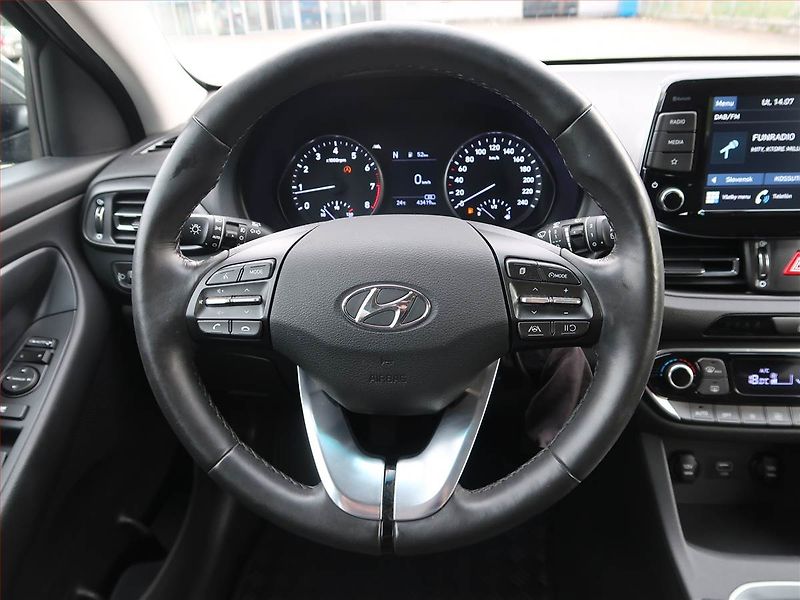 Hyundai i30 (2022) 1.5 T-GDI MHEV, Serv.kniha - fotka 15 z 17