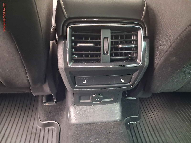 Škoda Karoq (2021) 2.0TDI 4x4, 2.maj,ČR, Style - fotka 11 z 21