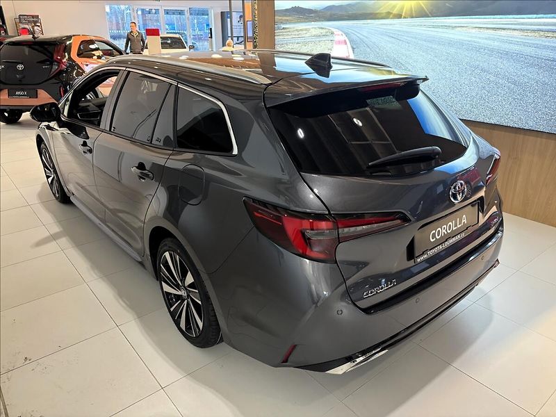 Toyota Corolla 1,8   TS Style HEV - fotka 5 z 8