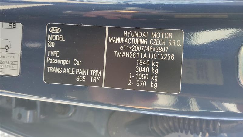 Hyundai i30 1,0 T-GDI TRIKOLOR COMFORT - fotka 4 z 17